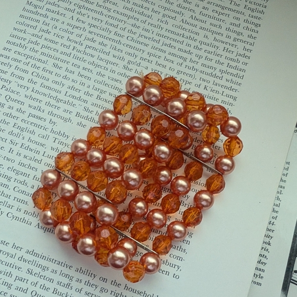 Elegant Orange and Gold Beaded Bracelet - Picture 5 of 5